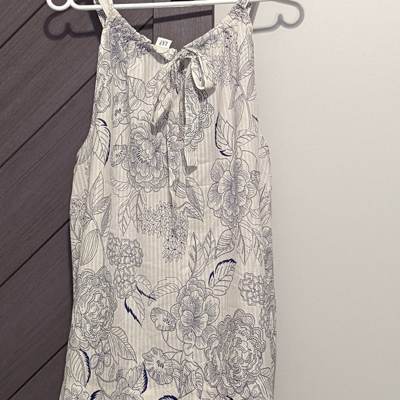 BNWT Gap Tank Top - Picture 2 of 3